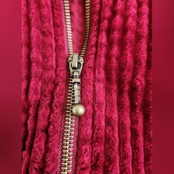 *Woolrich Women's Kinsdale Full Zip Corduroy Vest, Deep Ruby Medium - Picture 5 of 12